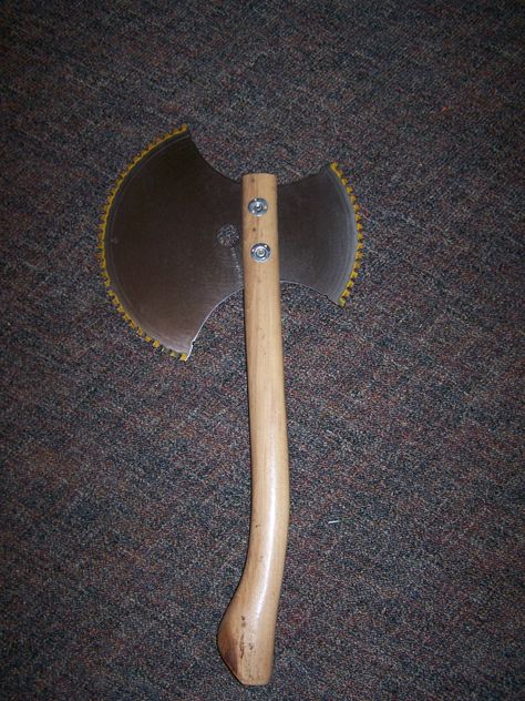 circular saw blade axe Diy Knife, Circular Saw Blade, Circular Saw Blades, Homemade Tools, Saw Blades, Circular Saw, Metal Projects, Scrap Metal Art, Saw Blade