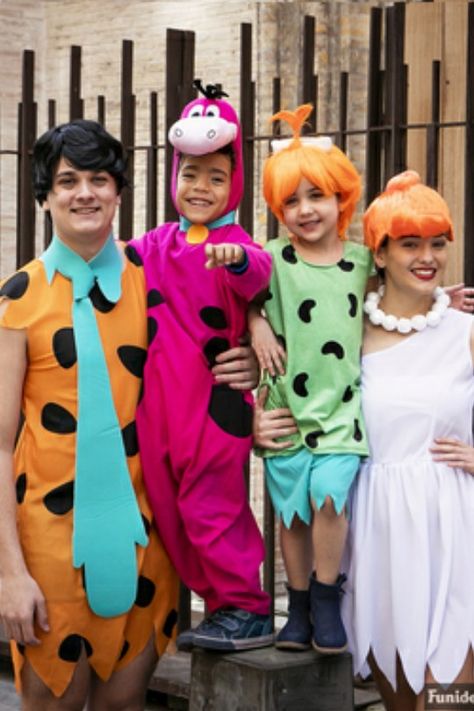 Disfraces para familias o grupos en #halloween Wilma Flintstone Costume, Fred Flintstone Costume, Matching Family Halloween Costumes, Pebbles Costume, Pebbles Flintstone, Dino Costume, Wilma Flintstone, Baby Kostüm, Harry Potter Scarf