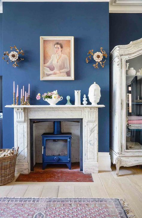 In this Victorian revamp, soft sorbet shades set a calm palette – then a host of brilliantly wayward finishing touches stir things up...#urban #glamour #modern #homes Calm Palette, Modern Victorian Home, Modern Victorian Decor, Dark Living Room Ideas, Victorian Terraced House, Victorian Living Room, Victorian Terrace House, Dark Blue Walls, Victorian Home Decor