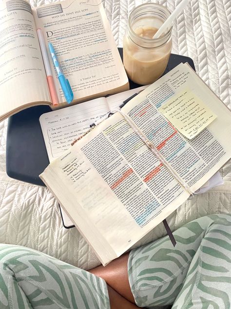 Bible Study Matthew, Bible Aesthetics, Morning Bible Study, Bible Aesthetic, Deni Denials, Biblical Worldview, Routine Aesthetic, Cute Bibles, Bible Journaling Ideas Drawings