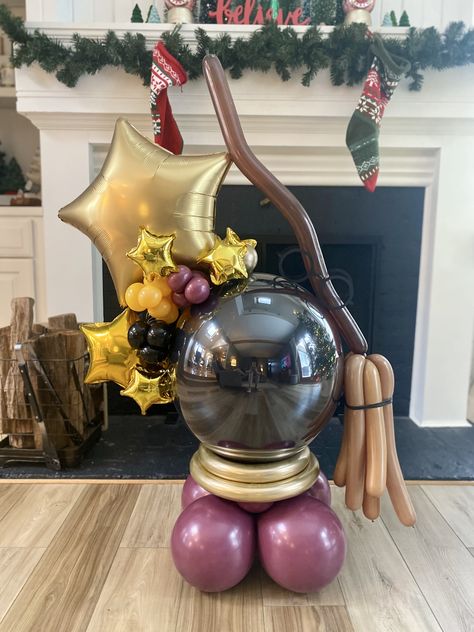 A Harry Potter balloon sculpture with glasses, broom and stars available in Cleveland Ohio. Harry Potter Balloons, Arch Balloon Garland, Balloon Centerpieces Diy, Harry Potter Day, Harry Potter Theme Birthday, Balloon Gifts, Arch Balloon, Cumpleaños Harry Potter, Harry Potter Pop