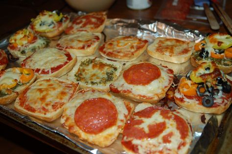 Build Your Own Pizza Bar.   Did this for a sleepover over the weekend and it was a huge hit! Build Your Own Pizza Bar, Make Your Own Pizza Bar, Build Your Own Pizza, The Sleepover, Make Your Own Pizza, Pizza Bar, Sleepover Food, No Sleep, Pizza Party