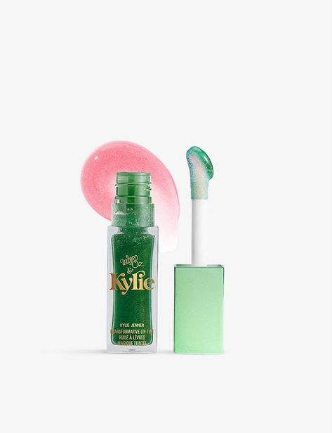 Kylie Wizard Of Oz, Kylie Jenner Lip Gloss, Kylie Gloss, Makeup Utensils, Cute Lipstick, Kylie Makeup, Kylie Jenner Lips, Green Lips, Kylie Lips