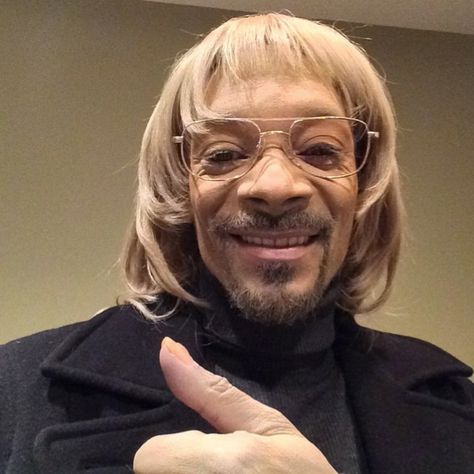 Snoop Dogg as todd Snoop Dogg Funny, Snoop Dog, Reaction Face, Memes Br, Funny Profile Pictures, Blonde Wig, Funny Reaction Pictures, Meme Faces, Snoop Dogg