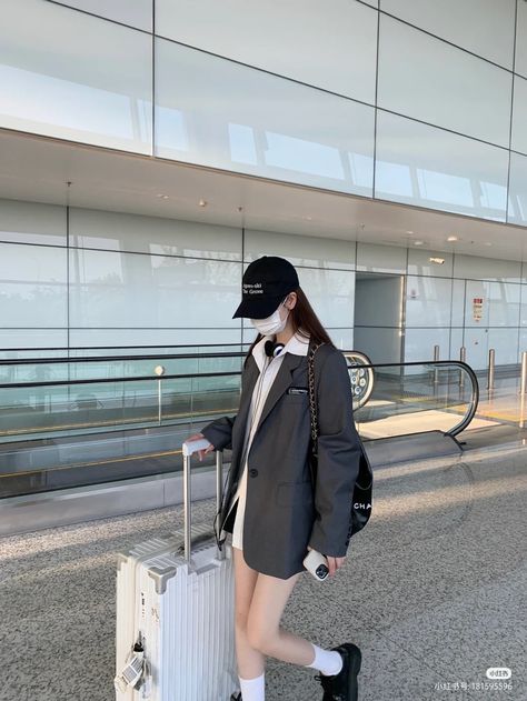 Airport Outfit Korean, Chic Winter Fashion, Winter Fashion Trends, Outfit Korean, 사진 촬영 포즈, Best Poses For Pictures, Fashion Trends Winter, Photography Poses Women, Girly Pictures