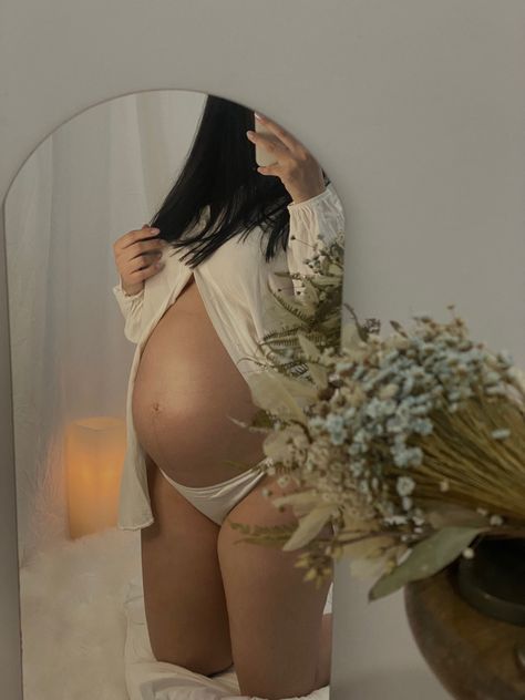 pregnant aesthetic
grávida aesthetic
gestante aesthetic Pregnant Aesthetic, Baby Bump Photoshoot, Pregnancy Belly Photos, Cute Pregnancy Pictures, Belly Photos, Pretty Pregnant, Mommy Goals, Baby Momma, Stylish Maternity Outfits