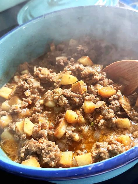 Mom's Picadillo Con Papa. Ground Beef with Potatoes Picadillo Con Papas Recipe, Picadillo Recipe Mexican, Ground Beef With Potatoes, Beef With Potatoes, Mexican Picadillo, Pickled Hot Peppers, Beef Picadillo, Picadillo Recipe, Ground Beef Recipe