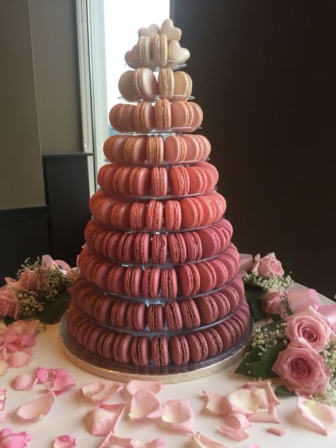 Wedding Macaron, Red Macarons, Macaron Decoration, Pink Ombre Wedding, Wedding Macarons, Macaron Tower, Ombre Wedding, Quince Ideas, Red Ombre