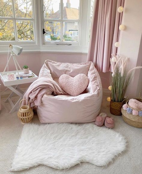 Bean Bag Bazaar on Instagram: “Chill out zone of DREAMS 💞! Tap to save for future inspiration 🌞 @hearts_at_claremont” Pink Chair Bedroom Corner, Beanbag Bedroom, Bedroom Bean Bags, University Checklist, Chill Out Zone, College Dorm Room Inspiration, Dream Bedroom Inspiration, Future Inspiration, Cute Bedroom Ideas