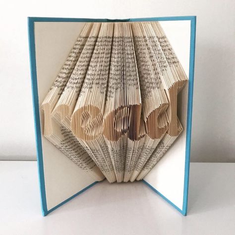 Free Book Folding Patterns, Recycled Book Crafts, Book Folding Patterns Free Templates, Book Folding Patterns Templates, Folded Book Art Diy, Book Folding Patterns Free, Book Folding Templates, Folded Book Art Pattern, Old Book Crafts