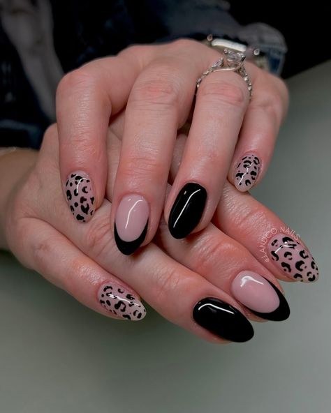 🖤🐈‍⬛ . #nailsnailsnails #nailtech #nails #naildesign #nailart #black #blacknails #halloween #halloweennails #renonv #renotahoe #nailsbyjohnnie Nailart Black, Reno Tahoe, Black Nails, Nail Tech, Halloween Nails, Nail Designs, Nail Art, Nails, Halloween