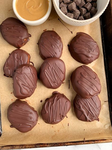 Healthier Copycat Reese's Eggs (vegan + gluten-free) - rachLmansfield Healthy Candy Recipes, Reese Eggs, Gluten Free Shopping, Healthy Candy, Peanut Butter Eggs, Coconut Peanut Butter, Egg Recipe, Best Peanut Butter, Healthy Sweets