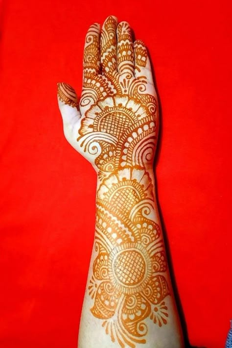 Mehandi Degins, Mehedi Degins, Very Easy Mehndi Design, Mehndi Design Bridal, Front Hand Mehndi Design, Traditional Mehndi, Front Hand Mehndi, Simple Arabic Mehndi Designs, Hand Mehndi Design