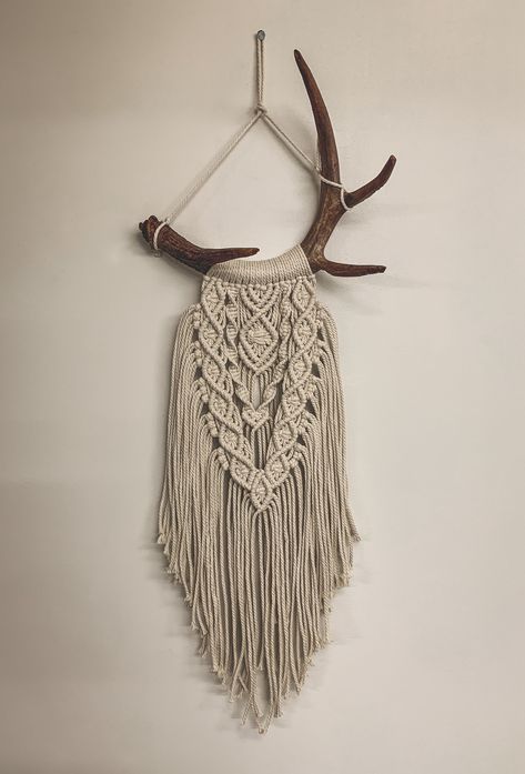 Macrame Sign Holder, Macrame On Antlers, Macrame Deer Antlers, Viking Macrame, Macrame Antlers Wall Hangings, Country Macrame, Useful Macrame Projects, Dollar Tree Macrame, Macrame Chicken