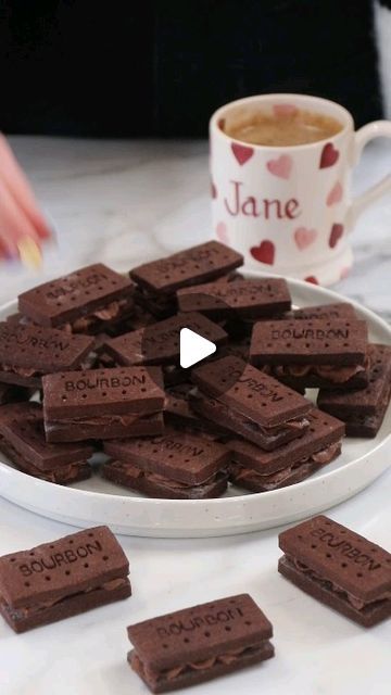 Bourbon Biscuit Recipe, Homemade Bourbon, Custard Creams, Bourbon Biscuits, Beautiful Baking, Recipe Cookies, Buttercream Filling, Biscuits Recipe, Milk Cookies