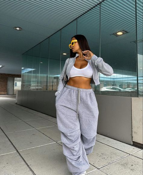 Baddie Sweatpants Outfit, Sweatpants Outfit Summer, Loungewear Aesthetic, Casual Trendy Outfits, High Fashion Editorial, Sweatpants Outfit, Cute Lazy Day Outfits, Wardrobe Inspiration, Sleeve Fashion