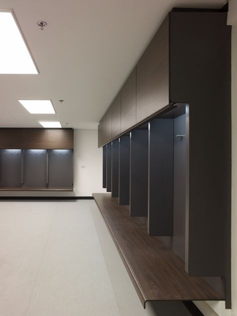 Gallery of Wembley National Stadium / Foster + Partners - 12 Lockeroom Design, Spa Day Quotes, Pool Changing Rooms, Law Office Design, Estilo Japandi, Locker Designs, Gym Lockers, Stadium Design, Foster Partners