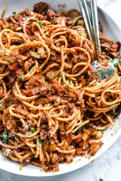 Spaghetti Recipe with Meat Sauce | foodiecrush.com Best Spaghetti Recipe, Spaghetti Recipes Easy, Spaghetti Meat Sauce, Best Spaghetti, Meat Sauce Recipes, Spaghetti Sauce Recipe, Spaghetti Dinner, Homemade Spaghetti Sauce, Easy Spaghetti