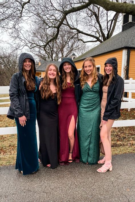 High School Winter Formal Dresses, Winter Formal Ideas, Aesthetic Homecoming Dress, Aesthetic Dresses Formal, Winter Formal Dance, Homecoming Aesthetic, Highschool Dance, High School Aesthetic, Aesthetic Homecoming