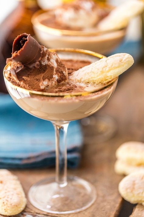 Tiramisu Martini is topped with whipped cream and chocolate shavings. Divine. Christmas Martinis, Tiramisu Martini, Gooey Desserts, Easy Tiramisu, Frozen Coffee, Chocolate Liquor, Tiramisu Cake, Martini Recipes, Cocktail Desserts