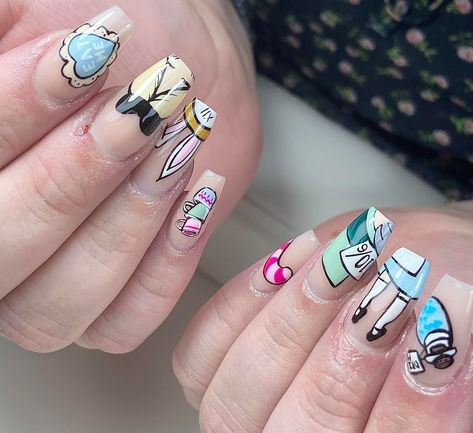 Nail Art Alice In Wonderland, Alice In Wonderland Nails Acrylic, Alice In Wonderland Nails Designs, Nail Art Designs Disney, Summer Disney Nails, Pink Nails 2023, Alice In Wonderland Nail Art, Alice Nails, Disney Nail Ideas