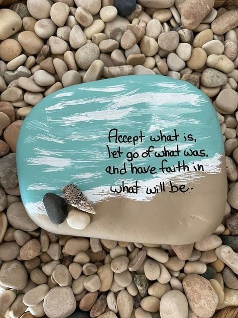 Painted Shelf, Diy Rock Art, Stone Art Painting, Painted Rocks Craft, Beach Ideas, Painted Rocks Diy, Decor Desk, Rock Painting Ideas Easy, Rock Painting Patterns