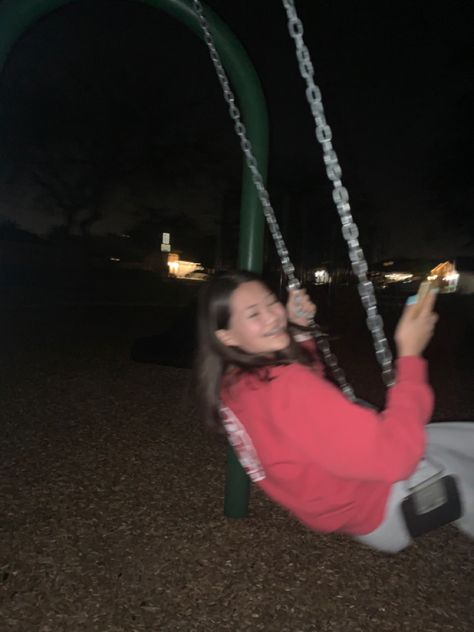 Playground Photoshoot Night, Photoshoot Ideas Night Time, Late Night Park Pictures, Nightime Photoshoot Ideas, Playground Photoshoot Ideas, Nightime Photoshoot, Playground Pics, Nighttime Photoshoot Ideas, Night Time Photoshoot Ideas