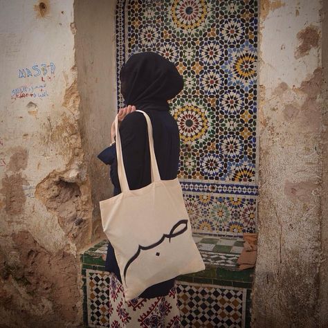 sabr "patience" bag tote bag arabic tote moroccan tiles moroccan art zellige zellij Diy Tote Bag Design, Tiles Moroccan, Handpainted Tote Bags, Zellige Tiles, Stylish School Bags, Business Notes, Quote Tote Bag, Quote Tote, Moroccan Art