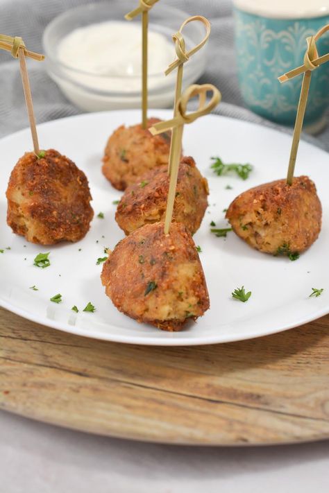 Keto Crab Balls Crab Balls Recipe, Crab Cake Bites, Gluten Free Crab Cakes, Low Carb Crab Cakes, Fishball Recipe, Crab Balls, Honey Garlic Chicken Thighs, Keto Fish, Crockpot Chicken And Dumplings