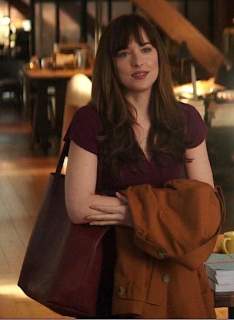 Anastasia Steele Hair, Fifty Shades Of Grey Wallpaper, Anastasia Steele Outfits, Eyebrows Done, Dakota Johnson Hair, Balayage Straight, Anastasia Grey, Luca Guadagnino, Dakota Mayi Johnson