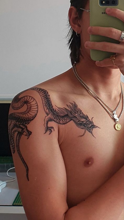 Dragon Mens Tattoo, Sholder Tattoo Man, Men’s Tattoo Dragons, Back Over Shoulder Tattoo, Dragon Tattoo Top Of Arm, Asian Tattoos Men Ideas, Man Dragon Tattoo, Dragon Tattoo On Back For Man, Dragon Over Shoulder Tattoo