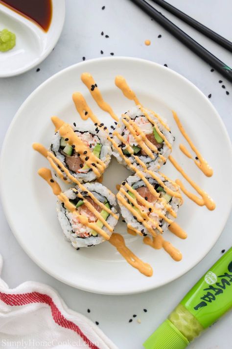 This Spicy Salmon Roll is perfect for sushi lovers who want to make their own. Delicious, easy to make, and versatile, this recipe is a must! Salmon Sushi Recipes, Rice Calories, Spicy Salmon Roll, Spicy Salmon Sushi, Salmon Sushi Rolls, Tiramisu Cake Recipe, Sushi Roll Recipes, Salmon Roll, Cheesy Chicken Broccoli