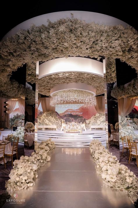 Hotel Ballroom Wedding Receptions, Nude Wedding Decor, Pastel Indian Wedding, Lighting Wedding, White Wedding Decorations, Dream Wedding Reception, Reception Backdrop, Wedding Dance Video, Wedding Stage Design