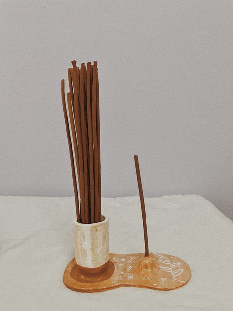 Clay Air Dry, Incense Stick Holder, Diy Air Dry Clay, Sculpture Art Clay, Ceramic Incense Holder, Air Dry Clay Projects, Clay Diy Projects, Diy Ceramic, Clay Crafts Air Dry