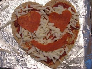 Heart shaped pizza Valentines Day Pizza, Shaped Pizza, Heart Shaped Pizza, Fresh Fruit Recipes, Making Homemade Pizza, Valentine Dinner, Valentines Day Food, Making Lunch, Valentines Day Treats