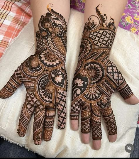 Mehndi Design Dubai, 3d Mehendi, 3d Mehndi, Half Hand Mehndi Design, Half Hand Mehndi, Beautiful Simple Mehndi Design, Beginner Henna, Hand Mehndi Design, Mehndi Designs Bridal