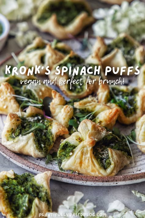 Bday Snacks, Spinach Puffs Recipe, Dinner Party Vibes, Classic Puff Pastry, Spinach Puffs, Tea Party Treats, Veg Diet, Summer Movie Night, Spinach Puff Pastry