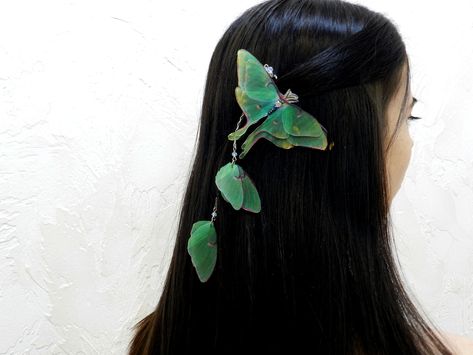 Silk green luna moth hair clips with hair pins wings pendant. 3D moth are carved me by hand and decorated with rhinestones. No glue, only handmade. Butterflies' wings are impregnated with a special solution, which allows them to remain elastic and tender at the same time. Swaying easily from the wind. Create a romantic look. You can decorate your hair with them and complement the look for a wedding or birthday. Can also be used as a lapel brooch or flower bouquet decoration. PRODUCT SPECIFICATIO Handmade Butterflies, Butterflies Wings, Butterfly Hair Accessories, Bouquet Decoration, Wings Pendant, Lapel Brooch, Backdrops Necklace, Butterfly Hair Clip, Luna Moth