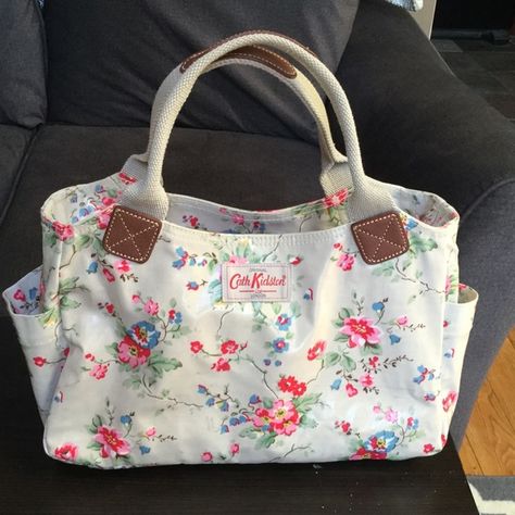 Cath Kidston Cath Kidston Bag, Tiny Purses, Cath Kidston Bags, Floral Shabby Chic, Shabby Chic Design, Jean Purse, Green Gate, Creative Genius, Hair Clothes