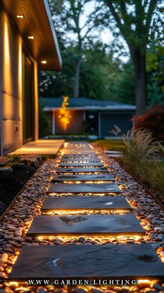 Best Home Garden Design, Pathway To Pool Backyards, Modern Garden Path, Home Garden Landscape Design, Lighting In Garden, Outdoor Home Lighting Ideas, Garden Pathway Lights, Front Of House Lighting Ideas, Landscape Pathway Ideas