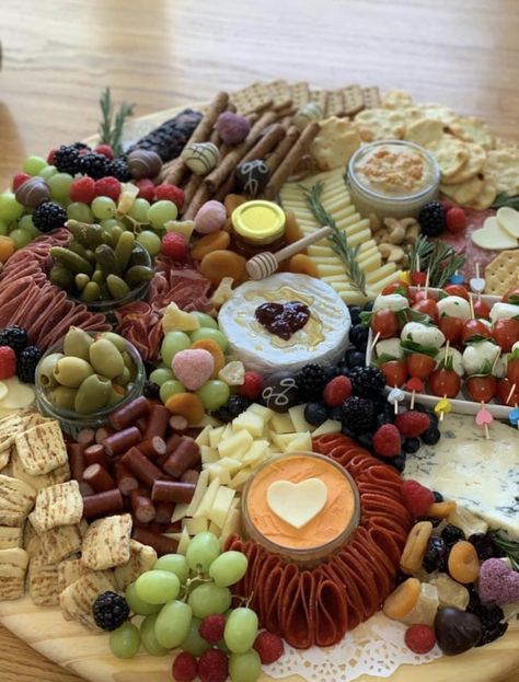 Forest Theme Charcuterie Board, Woodland Charcuterie Board, Baby Boy Charcuterie Board, Woodland Baby Shower Charcuterie Board, Woodlands Charcuterie, Woodsy Charcuterie, Charcuterie Board For Pregnant Women, Baby Shower Charcuterie, Forest Outfit