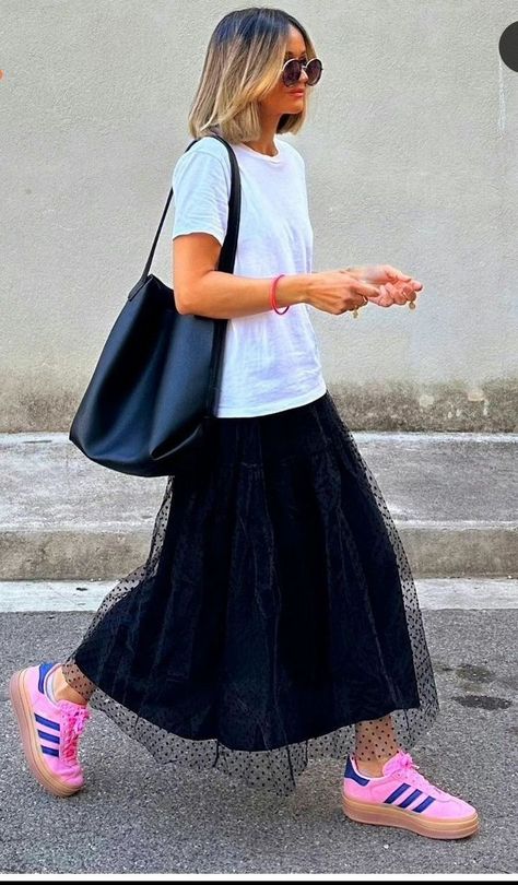 Streetstyle Summer 2024, Black Tulle Skirt Outfit, Tulle Skirt Outfits Casual, Transformation Fashion, Tulle Skirts Outfit, Skirt Tulle, Looks Street Style, Instagram Look, Style Spring