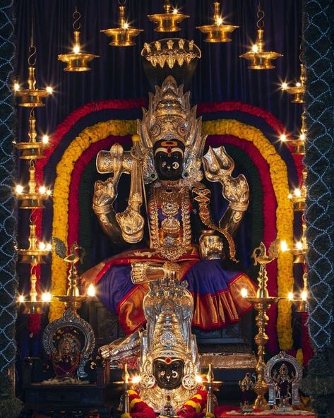 Goddess Tripura Sundari – The Fierce Form of Divine Shakti Om Sakthi Amman Images, Maa Annapurna, Amman Images, Adi Parashakti, Tripura Sundari, Hindu Statues Goddesses, Adi Shakti, Lord Durga, Aadi Shakti