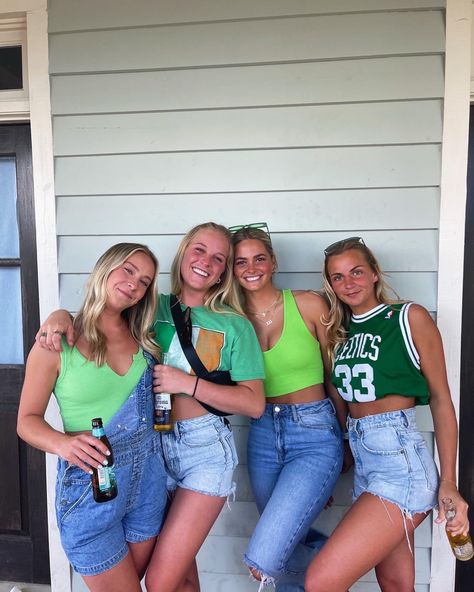 St Patrick’s Day Picture Ideas, Green Beer Day Outfit, St Patricks Day Photo Ideas, Paddy’s Day, Saint Pattys Day Outfit College, St Patties Day Outfit College Parties, St Patricks Day Party Outfits, St Pattys Day Outfit College Cold, St Patricks Day College Party