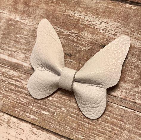 Crea Cuir, Butterfly Headband, Leather Hair Accessories, Leather Bag Pattern, Leather Diy Crafts, Leather Flower, Toddler Bows, Butterfly Hair Clip, Leather Art