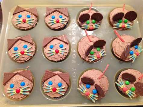 Mouse Cupcakes, Cupcake Day, Fun Cupcake Recipes, Cat Cupcakes, Sesame Street Birthday Party, Cat And Mouse, Sesame Street Birthday, Mouse Party, Cat Mouse