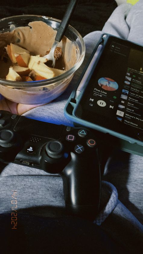 #playstation #videogames #music Playing Videogame Aesthetic, Ps3 Aesthetic, Playstation Pfp, Playstation Aesthetic, Videogame Aesthetic, Aesthetic Picture, Video Games Playstation, Random Pictures, Girls Play