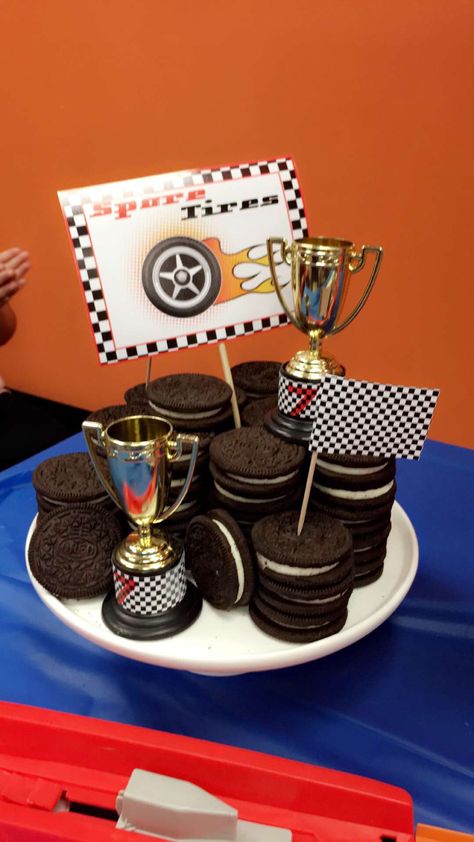 Tesla Party Ideas, Hot Wheels Party Snacks, Hot Wheels Party Treats, Car Themed Treats, Hot Wheels Dessert Table, Hot Wheels Birthday Party Ideas Food, Hot Wheels Centerpieces Ideas, Hot Wheels Party Food, Hotweels Birthday Ideas