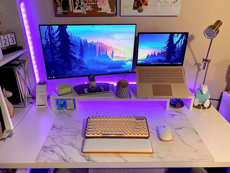 Desk Set Up With Laptop And Monitor Aesthetic, Dual Monitor Setup Home Office Ideas Girly, Dual Monitor Laptop Setup, Small Desk Dual Monitor Setup, Laptop And Monitor Desk Setup Aesthetic, Monitor And Laptop Setup, Dual Monitor Setup Home Office Ideas, Uni Desk, Small Work Desk