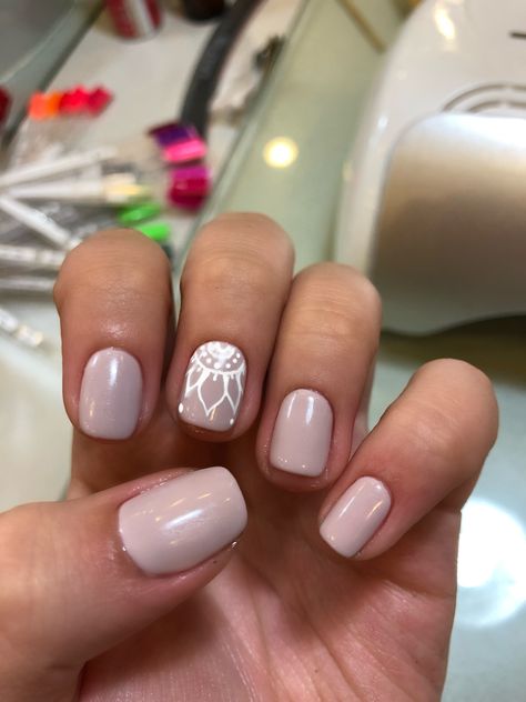 Nude color nails Neutral Summer Nail Designs, Nude Spring Nails, Nude Color Nails, Nude Nail Designs, Summer Manicure, Color Nails, Shellac Nails, Nails Inspo, Short Acrylic Nails